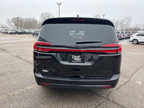 New 2026 Chrysler Pacifica Limited image 3