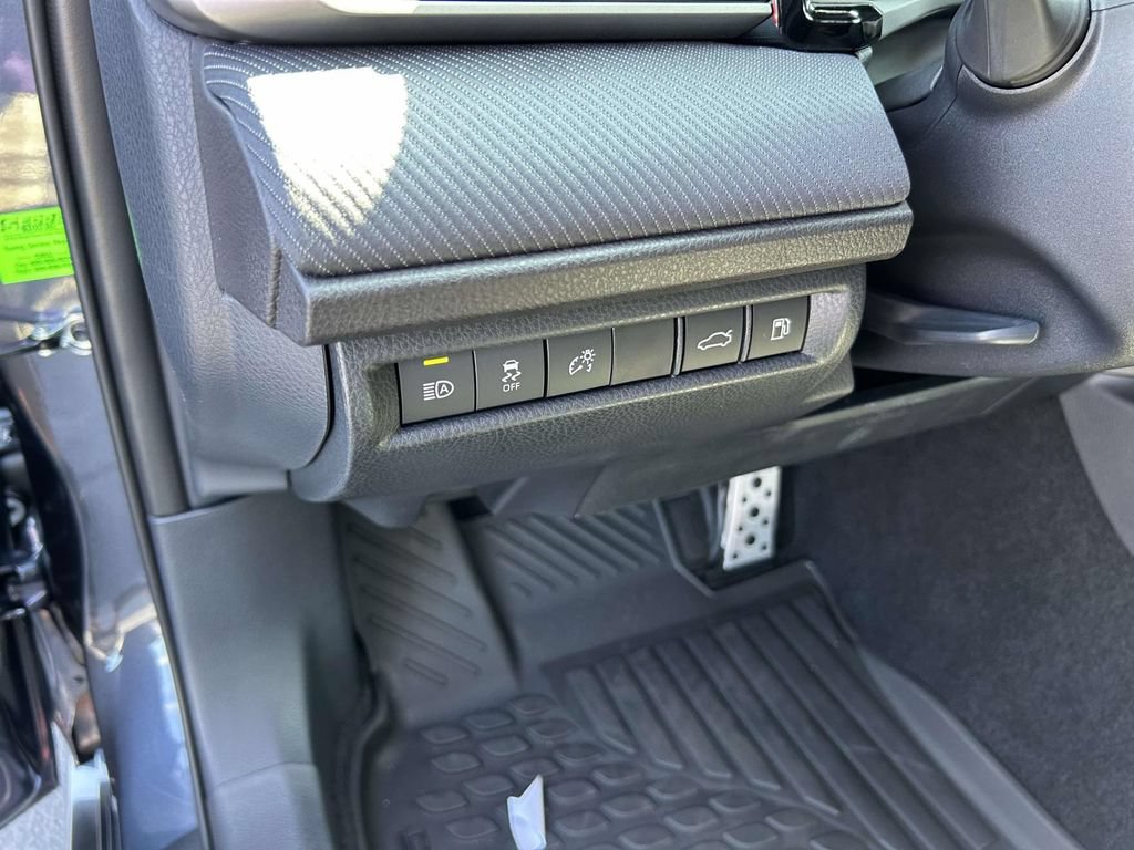 New 2026 Toyota Camry Hybrid FWD image 17