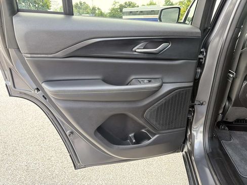 Used 2025 Jeep Grand Cherokee Altitude AWD/4WD image 23