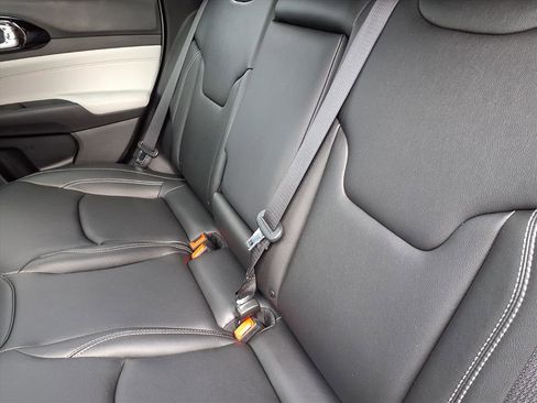 Certified 2025 Jeep Compass Limited image 7