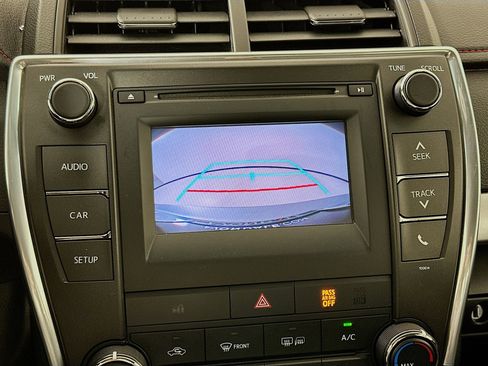 Used 2016 Toyota Camry SE FWD image 14