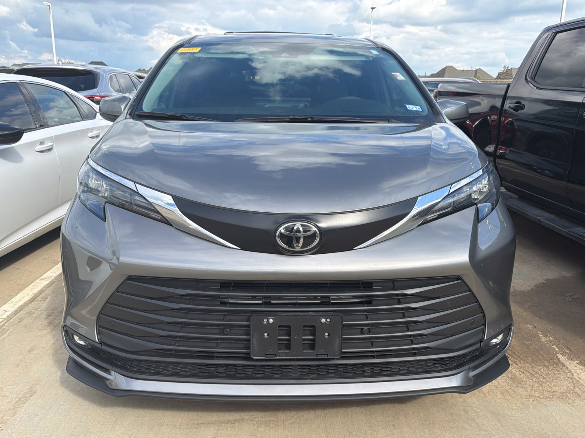Certified 2026 Toyota Sienna XLE FWD image 10