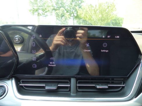 Used 2026 Chevrolet Trax LT w/ Sunroof Package FWD image 29