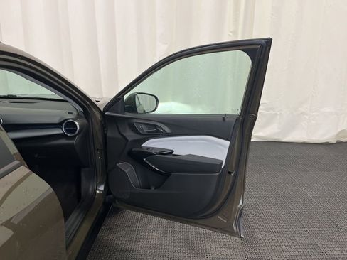 Used 2024 Chevrolet Trax LT FWD image 18