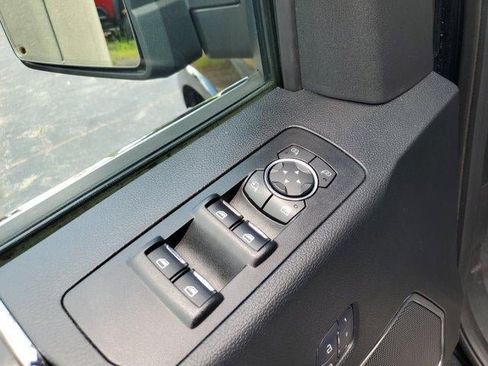 Used 2018 Ford F150 Platinum w/ Equipment Group 701A Luxury AWD/4WD image 23
