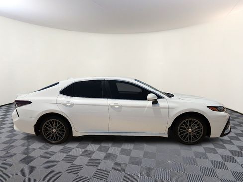 Used 2024 Toyota Camry SE FWD image 5