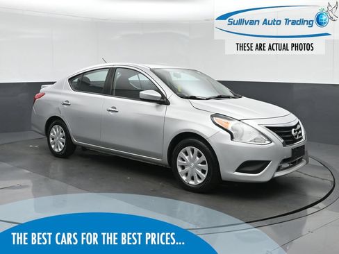 Used 2017 Nissan Versa SV FWD image 1