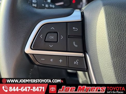 Used 2025 Toyota Highlander LE image 24