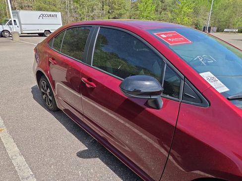 Used 2025 Toyota Corolla LE image 2
