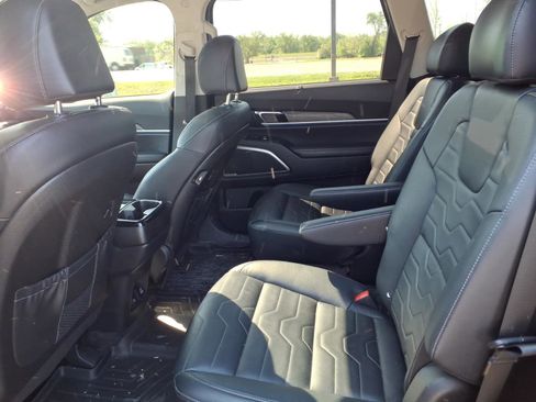 Used 2022 Kia Telluride SX w/ SX Prestige Package image 28