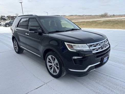 Used 2018 Ford Explorer Limited image 3
