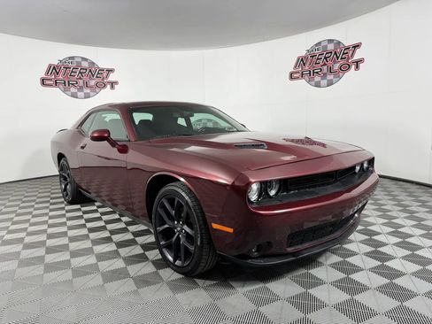 Used 2021 Dodge Challenger SXT w/ Driver Convenience Group image 9