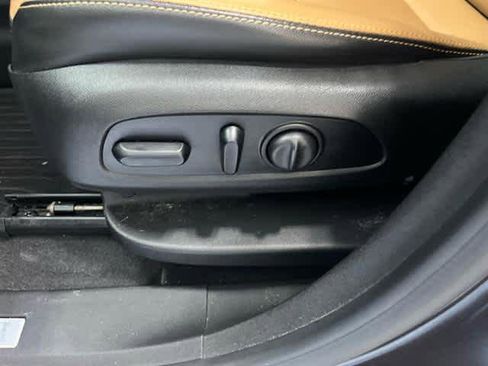 Used 2020 Chevrolet Equinox Premier image 16