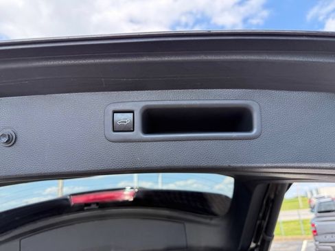 Used 2022 Toyota Highlander LE FWD image 49