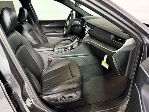 New 2025 Jeep Grand Cherokee L Limited w/ Luxury Tech Group II image 17