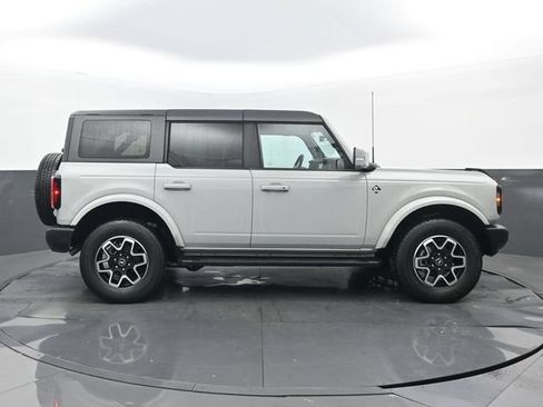 Used 2024 Ford Bronco Outer Banks AWD/4WD image 2