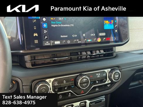 Used 2024 Jeep Wrangler Sahara image 10