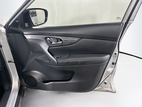 Used 2017 Nissan Rogue SV w/ SV Premium Package FWD image 31