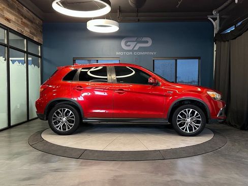 Used 2019 Mitsubishi Outlander Sport ES image 2