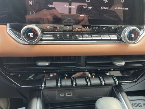 Used 2025 GMC Canyon AT4 w/ Off-Road Front Bumper Package image 18