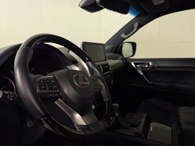 Used 2023 Lexus GX 460 Premium w/ Accessory Package AWD/4WD image 17
