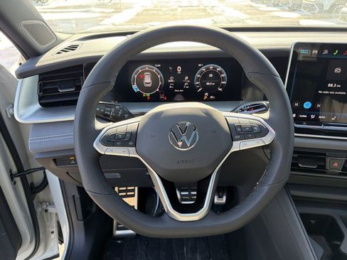 New 2026 Volkswagen Tiguan SE R-Line image 26