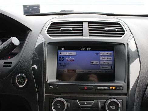 Used 2017 Ford Explorer XLT w/ Equipment Group 202A AWD/4WD image 16