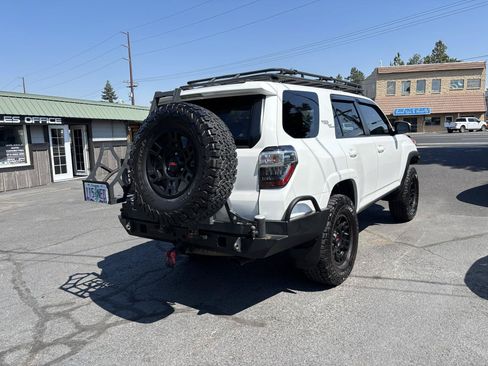 Used 2018 Toyota 4Runner TRD Off-Road AWD/4WD image 5