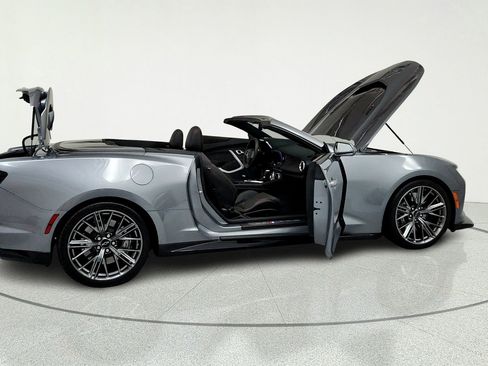 Used 2022 Chevrolet Camaro ZL1 RWD image 13