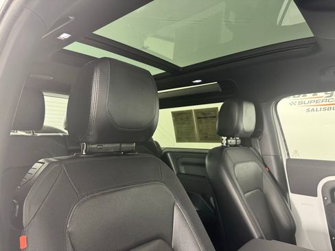 Used 2023 Land Rover Defender 90 X-Dynamic SE image 28