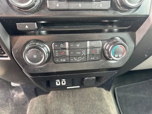Used 2017 Ford F250 XLT w/ XLT Premium Package AWD/4WD image 24