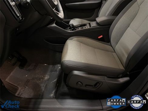 Used 2025 Volvo XC40 B5 Core image 60