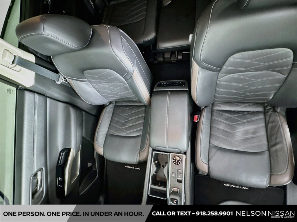 Certified 2025 Nissan Pathfinder Platinum w/ Black Appearance Package AWD/4WD image 23