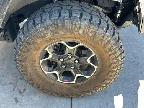 Used 2024 Jeep Wrangler Unlimited Rubicon AWD/4WD image 8