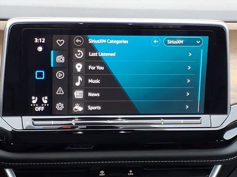 Used 2024 Volkswagen Atlas SE w/ Panoramic Sunroof Package image 10