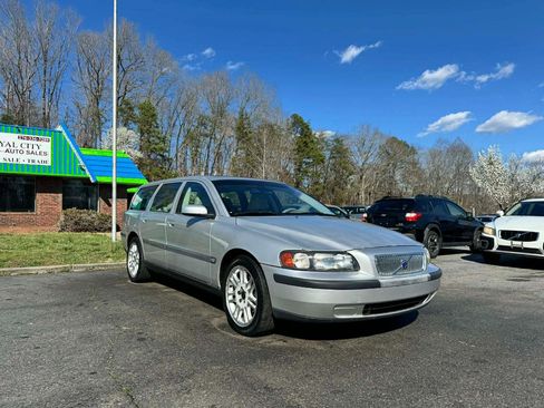 Used 2004 Volvo V70 2.5T image 3