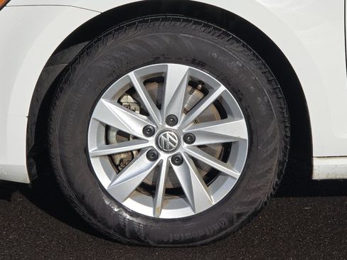 Used 2017 Volkswagen Golf S image 30