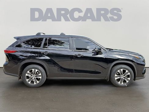 Used 2023 Toyota Highlander XLE image 7