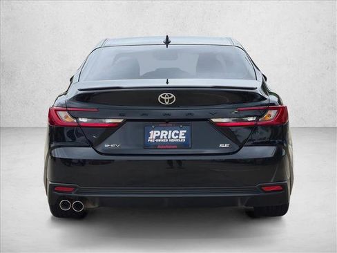 Used 2025 Toyota Camry SE w/ Convenience Package FWD image 2