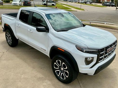 Used 2024 GMC Canyon AT4 w/ Technology Package AWD/4WD image 4