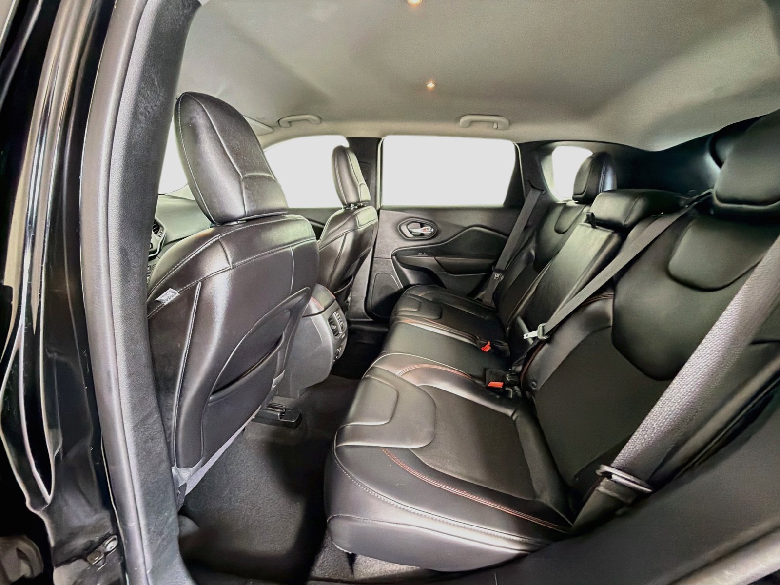 Used 2019 Jeep Cherokee Trailhawk w/ Cold Weather Group AWD/4WD image 26