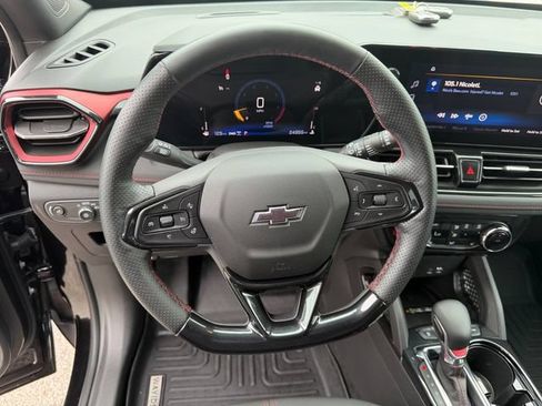 Used 2025 Chevrolet TrailBlazer RS w/ Convenience Package AWD/4WD image 22