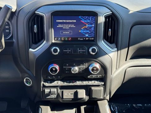 Used 2022 GMC Sierra 2500 Denali w/ Denali Black Diamond Edition image 13