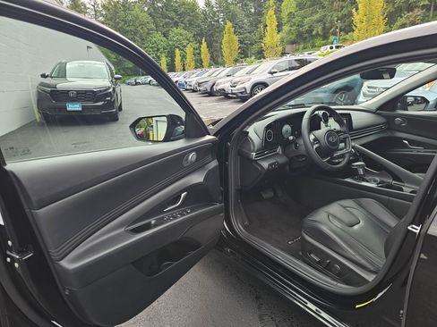 Used 2023 Hyundai Elantra Limited FWD image 21