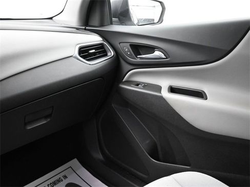 Used 2018 Chevrolet Equinox LS image 24