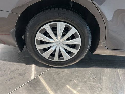 Used 2020 Toyota Camry LE image 18