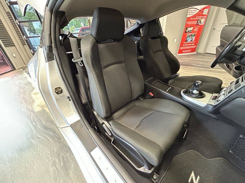 Used 2006 Nissan 350Z Coupe w/ (N93) Cargo Convenience Pkg RWD image 4