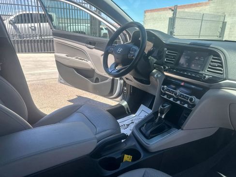 Used 2020 Hyundai Elantra Limited FWD image 20