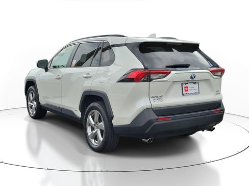 Used 2021 Toyota RAV4 XLE Premium AWD/4WD image 5