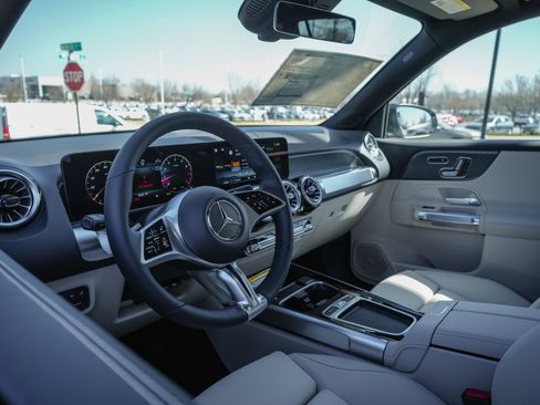 New 2026 Mercedes-Benz GLB 250 4MATIC image 12